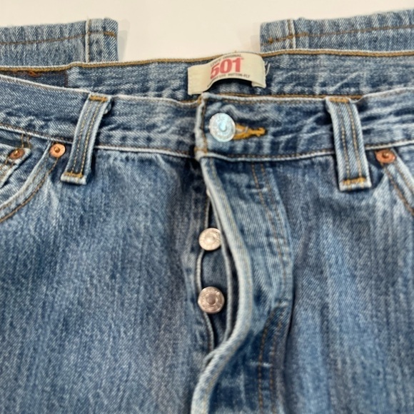 Levi’s Original 501 straight leg Button fly, light wash, 36 X 34 - Picture 8 of 11